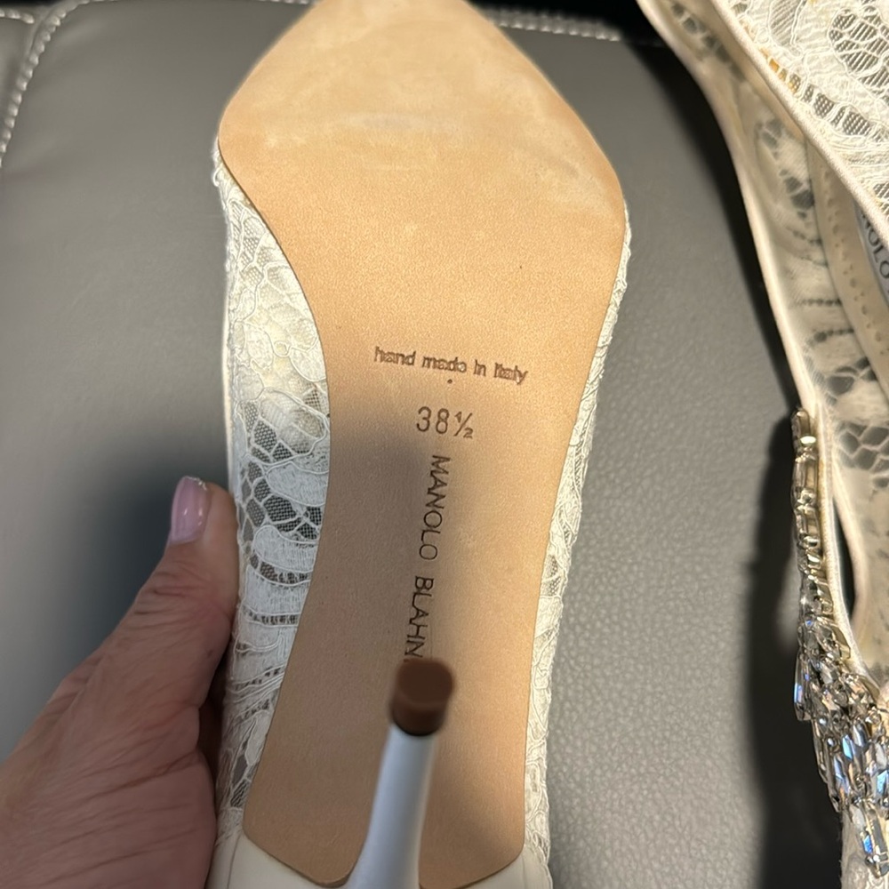Manolo Blahnik White Lace Crepe And Crystal Nadira Pumps Size 38.5 8.5 - Picture 6 of 7